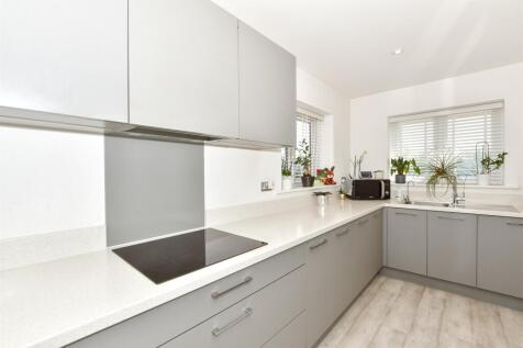 3 bedroom town house for sale