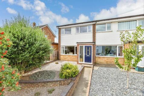 4 bedroom end of terrace house for sale