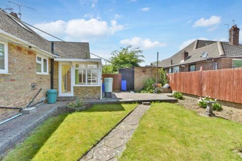 2 bedroom detached bungalow for sale