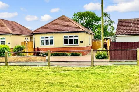 3 bedroom detached bungalow for sale