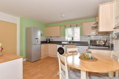 2 bedroom ground floor flat for sale