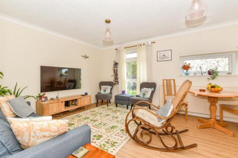 2 bedroom maisonette for sale