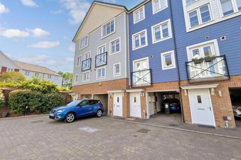 4 bedroom town house for sale