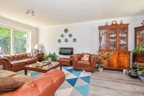 Milton Drive, Tunbridge Wells, Kent 3 bed detached house for sale