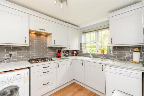 4 bedroom end of terrace house for sale