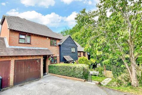 4 bedroom end of terrace house for sale