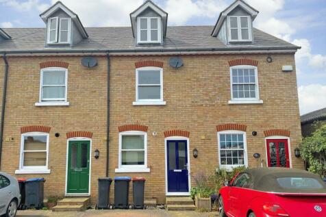 3 bedroom town house for sale