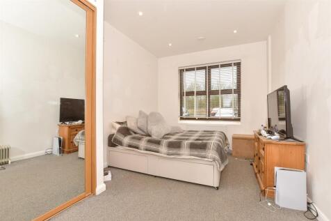 2 bedroom ground floor flat for sale