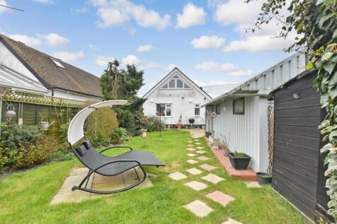 2 bedroom detached bungalow for sale