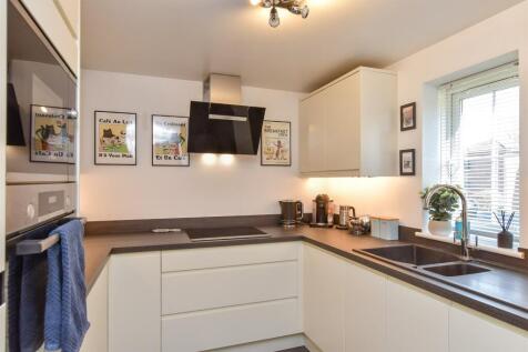 2 bedroom ground floor flat for sale