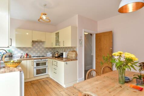 4 bedroom terraced house for sale