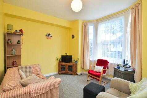 1 bedroom ground floor flat for sale