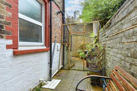 1 bedroom ground floor flat for sale