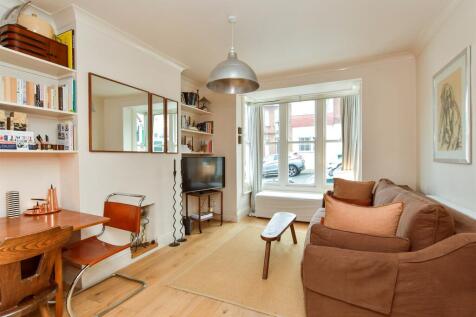 2 bedroom ground floor maisonette for sale
