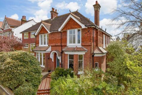 5 bedroom semi-detached house for sale