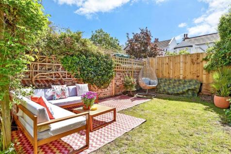4 bedroom terraced house for sale