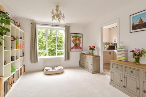 3 bedroom flat for sale