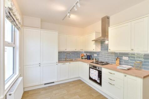 3 bedroom maisonette for sale