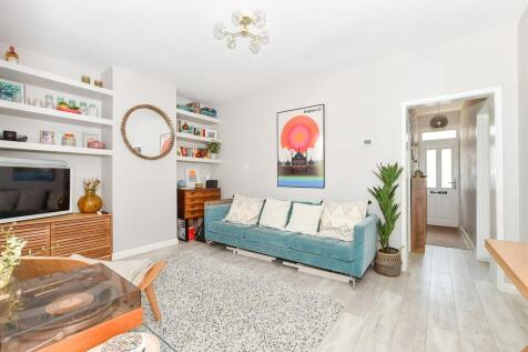 3 bedroom ground floor flat for sale