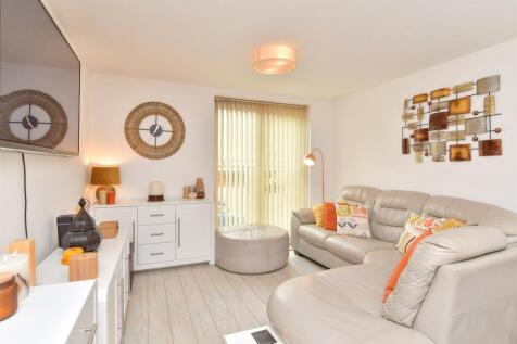 2 bedroom ground floor flat for sale