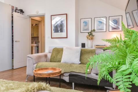 2 bedroom detached house for sale