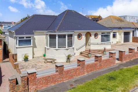 4 bedroom detached bungalow for sale