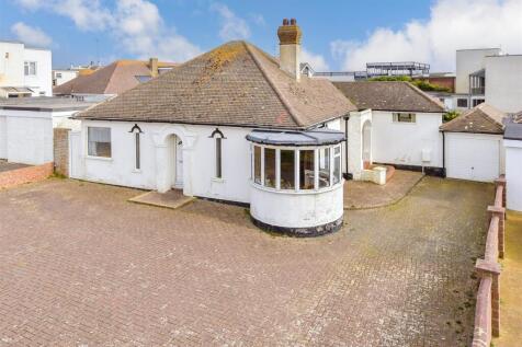 4 bedroom detached bungalow for sale