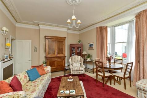 2 bedroom ground floor flat for sale