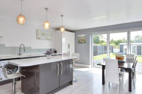 6 bedroom detached bungalow for sale