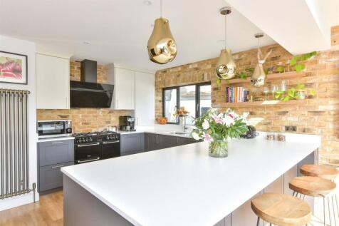 4 bedroom detached bungalow for sale
