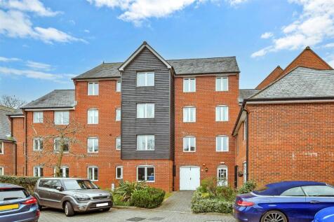 2 bedroom ground floor flat for sale