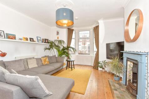 4 bedroom end of terrace house for sale