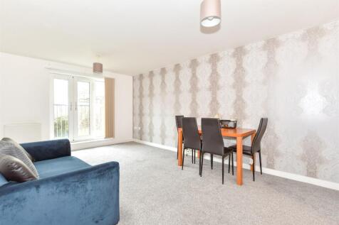 2 bedroom ground floor flat for sale
