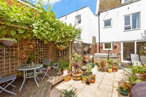 3 bedroom town house for sale