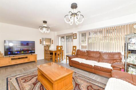 3 bedroom ground floor maisonette for sale