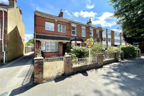 3 bedroom end of terrace house for sale