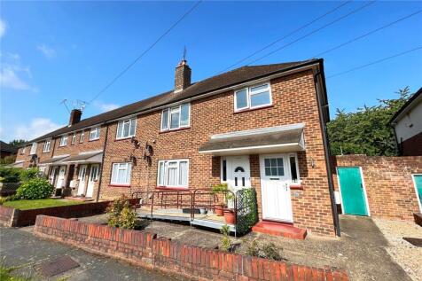 2 bedroom maisonette for sale