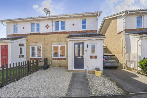 Gloster Close, Ash Vale GU12 3 bed semi