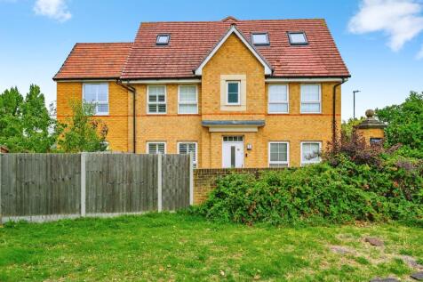 4 bedroom end of terrace house for sale