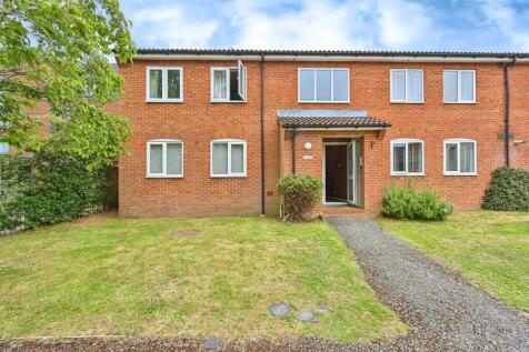 1 bedroom ground floor flat for sale