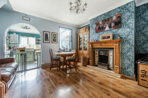 4 bedroom terraced house for sale