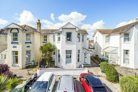 8 bedroom end of terrace house for sale