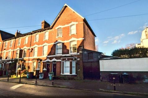 6 bedroom end of terrace house for sale