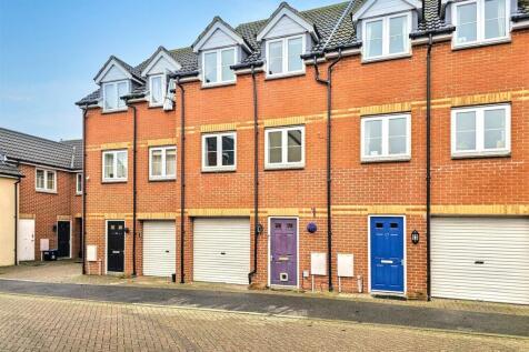 5 bedroom terraced house for sale