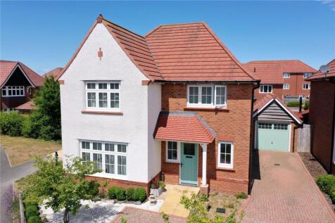 Diamond Crescent, Wiltshire SN25 4 bed detached house for sale