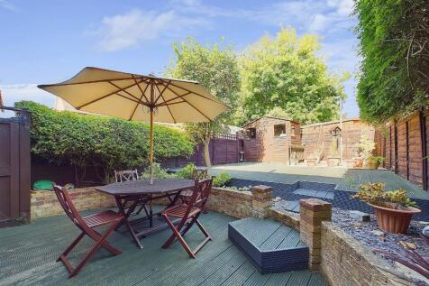 Rainham Close, London SE9 3 bed terraced house for sale