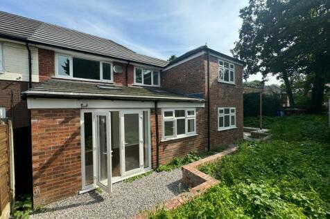 5 bedroom semi-detached house for sale