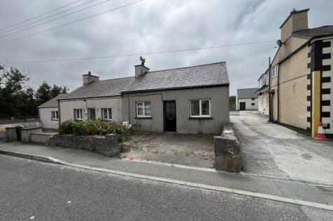 Frongaer, Caergeliog, Holyhead 2 bed semi