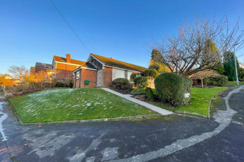 Blackthorne Road, Gee Cross 3 bed detached bungalow for sale