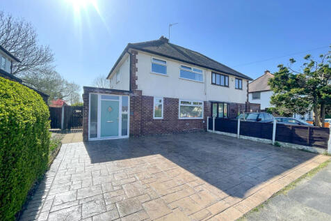 3 bedroom semi-detached house for sale